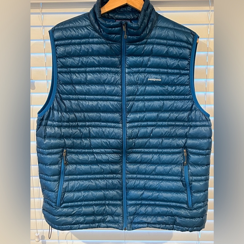Patagonia puff vest in endless blue sz XL